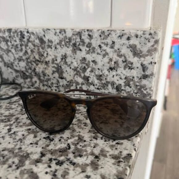 Ray ban Erika polarized sun glasses - Picture 2 of 4